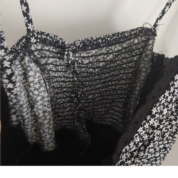 NWT STREETWEAR SOCIETY JUMPER BLACK AND WHITE IN SIZE XL - Picture 11 of 16